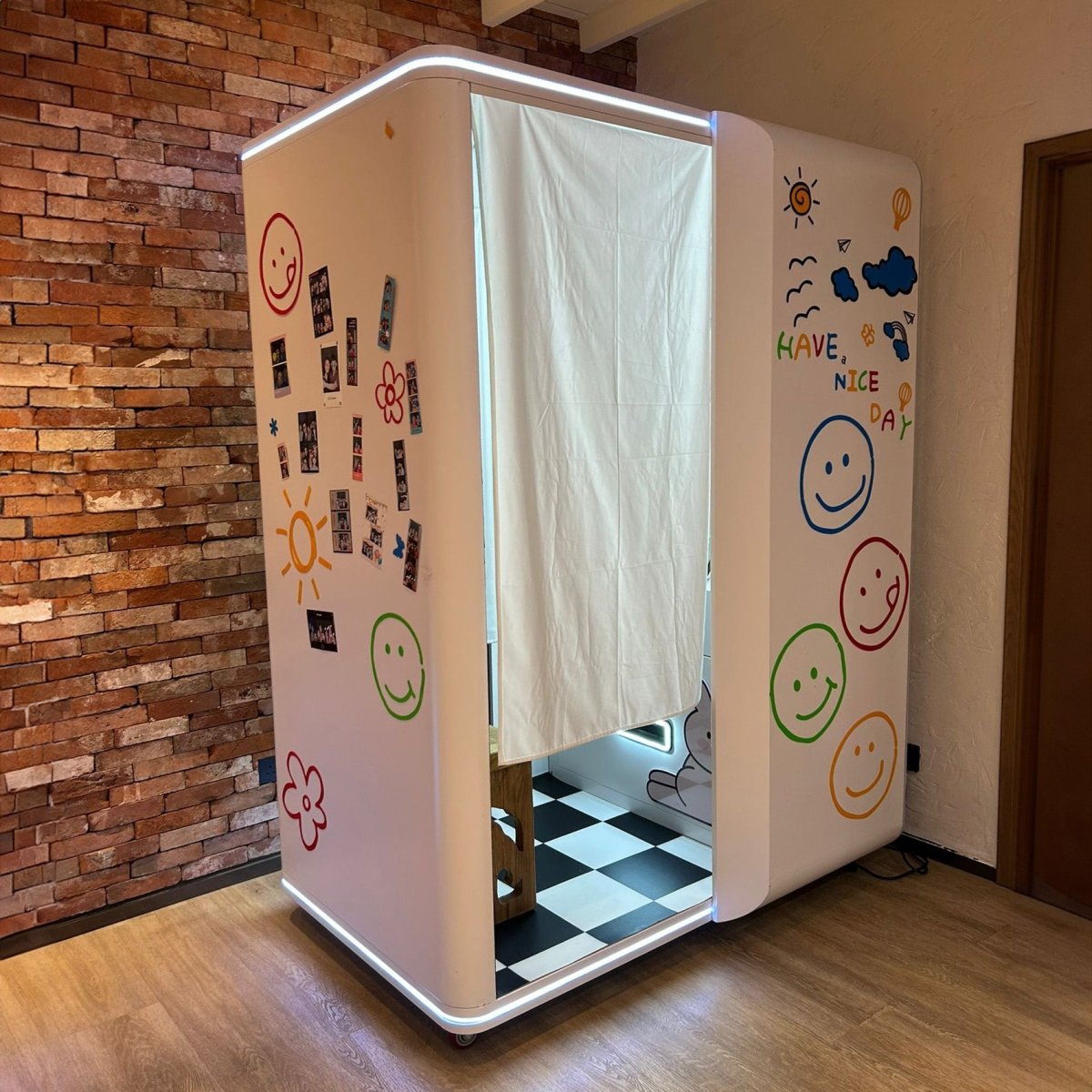 Smile Station Photo Booth - Centric Billiard | Hong Kong's Premier Pool Table and Game Tables Retailer