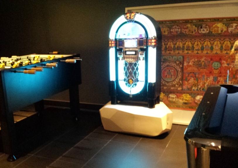 VS1 Jukebox (Turn Table) - Centric Billiard | Hong Kong's Premier Pool Table and Game Tables Retailer