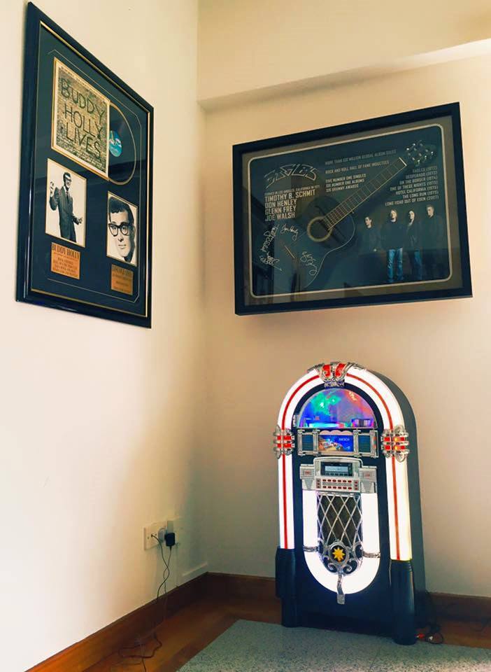 VS1 Jukebox (Turn Table) - Centric Billiard | Hong Kong's Premier Pool Table and Game Tables Retailer